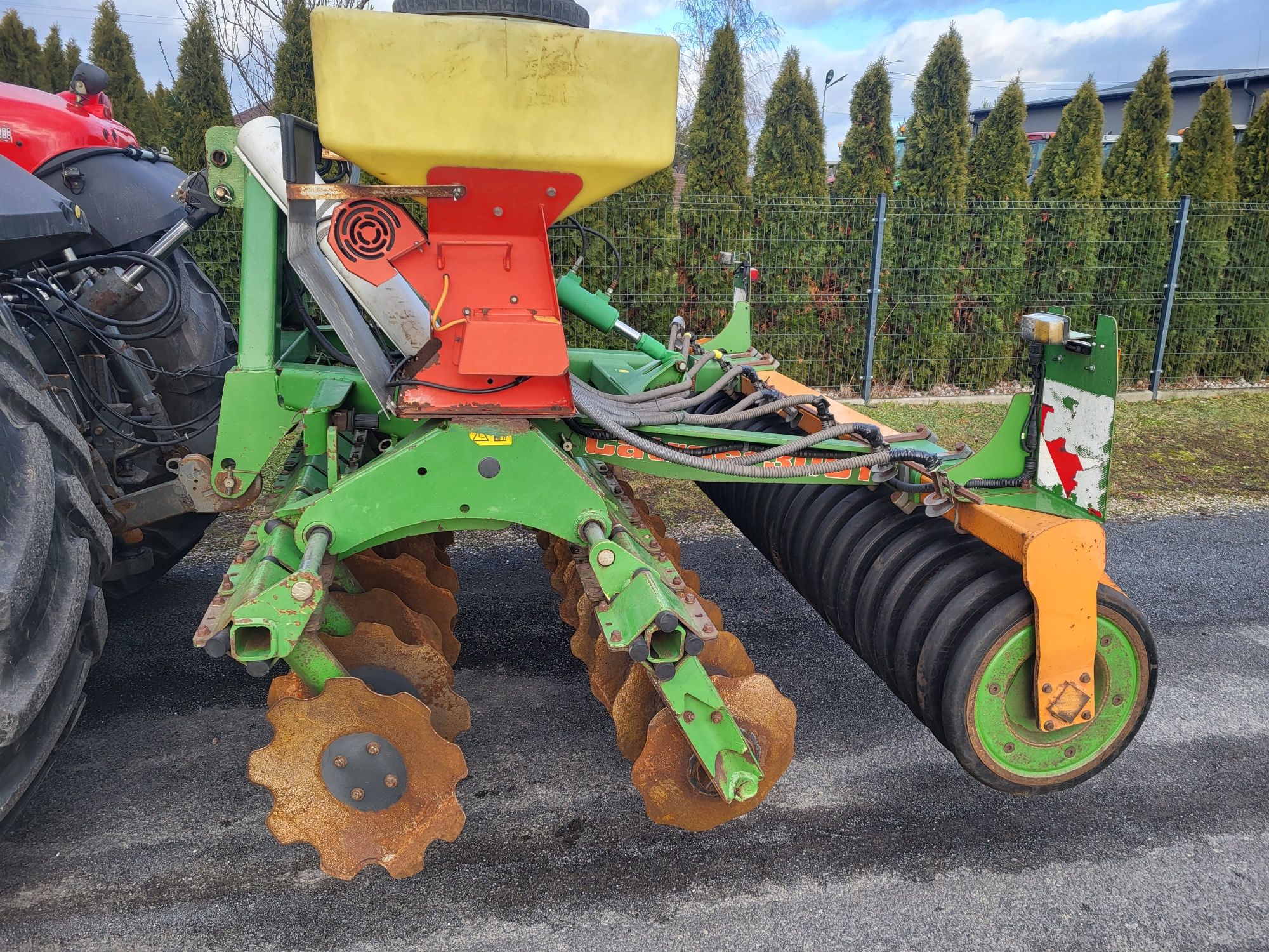 Talerzówka Amazone Catros+ 3001 z siewnikiem do poplonów HorschBrix