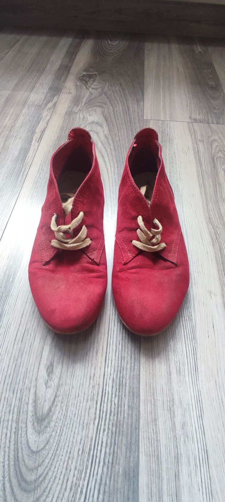 Buty czerwone zamsz półbuty