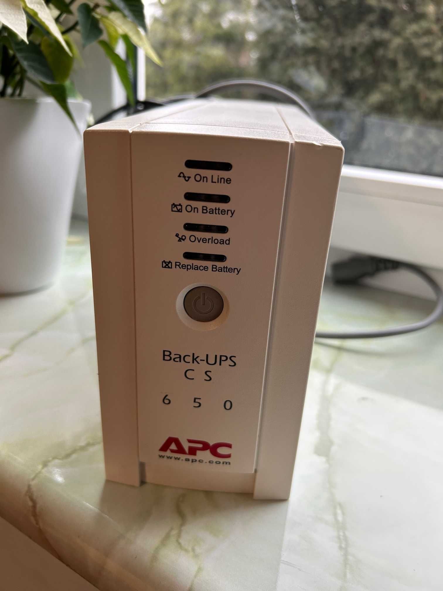 Zasilacz UPS APC 650 VA 400 W nowa bateria