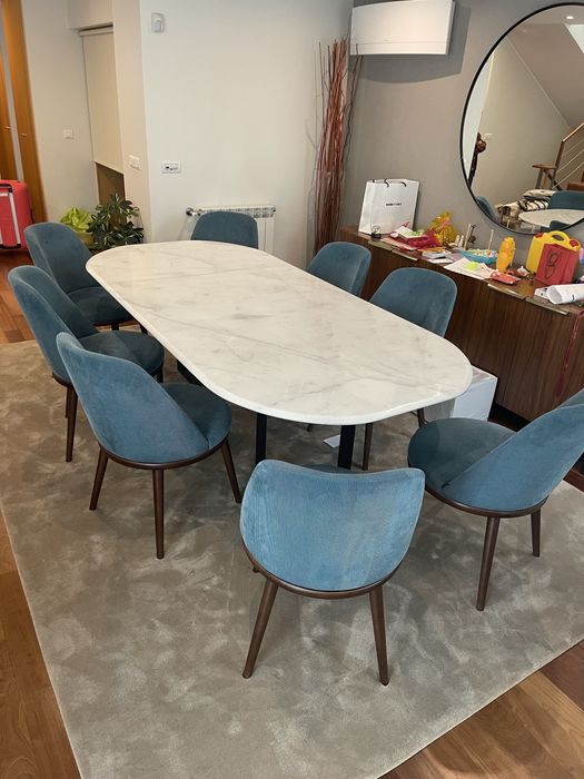 Mesa de jantar com 8 Cadeiras