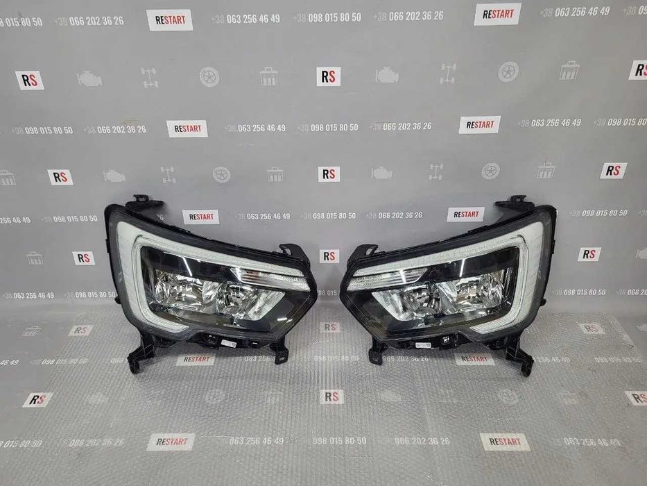 Фари на Renault Master 4 (Рено Майстер 4) 2020- 260607867R, 260105567R