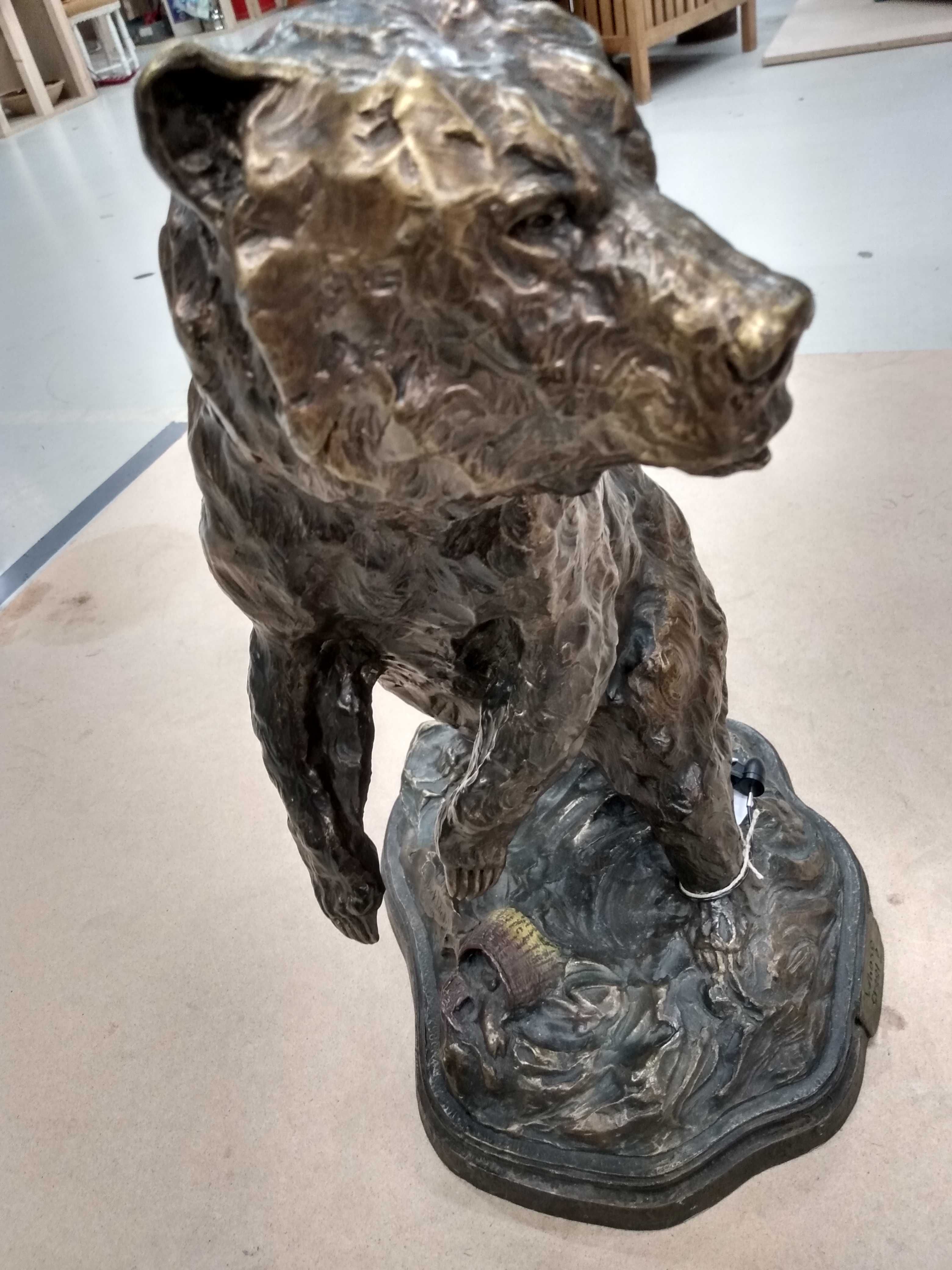 Rzeźba niedźwiedzia Grizzly