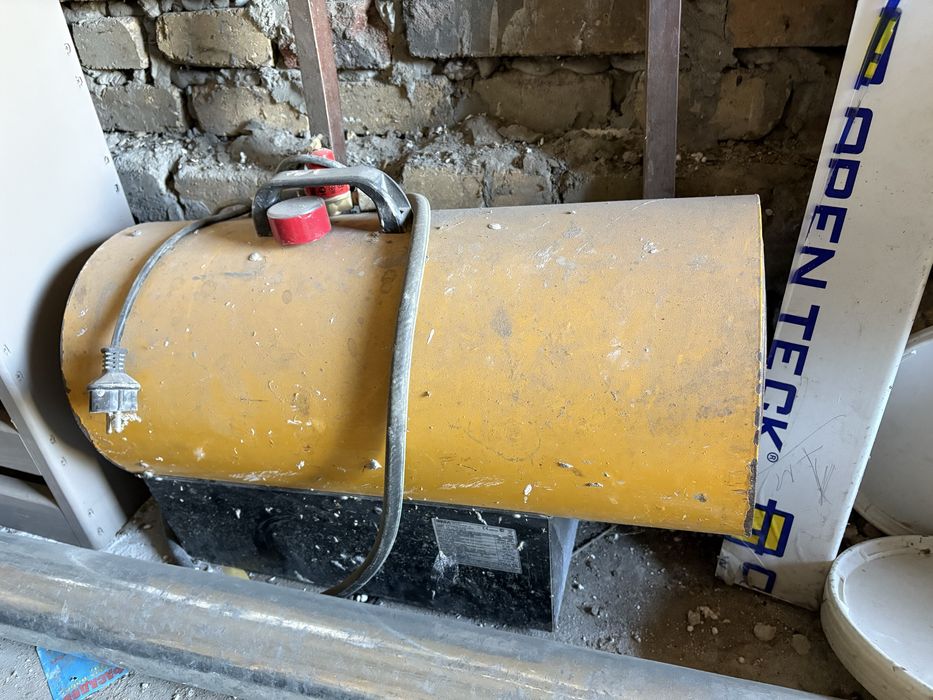 Продаю тепловую пушку Мастер blp 50 kw m