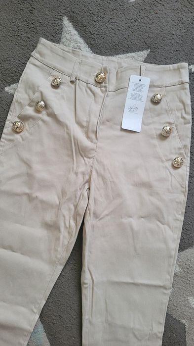 Beauty Fashion spodnie beżowe złote guziki roz S pasują na M nowe
