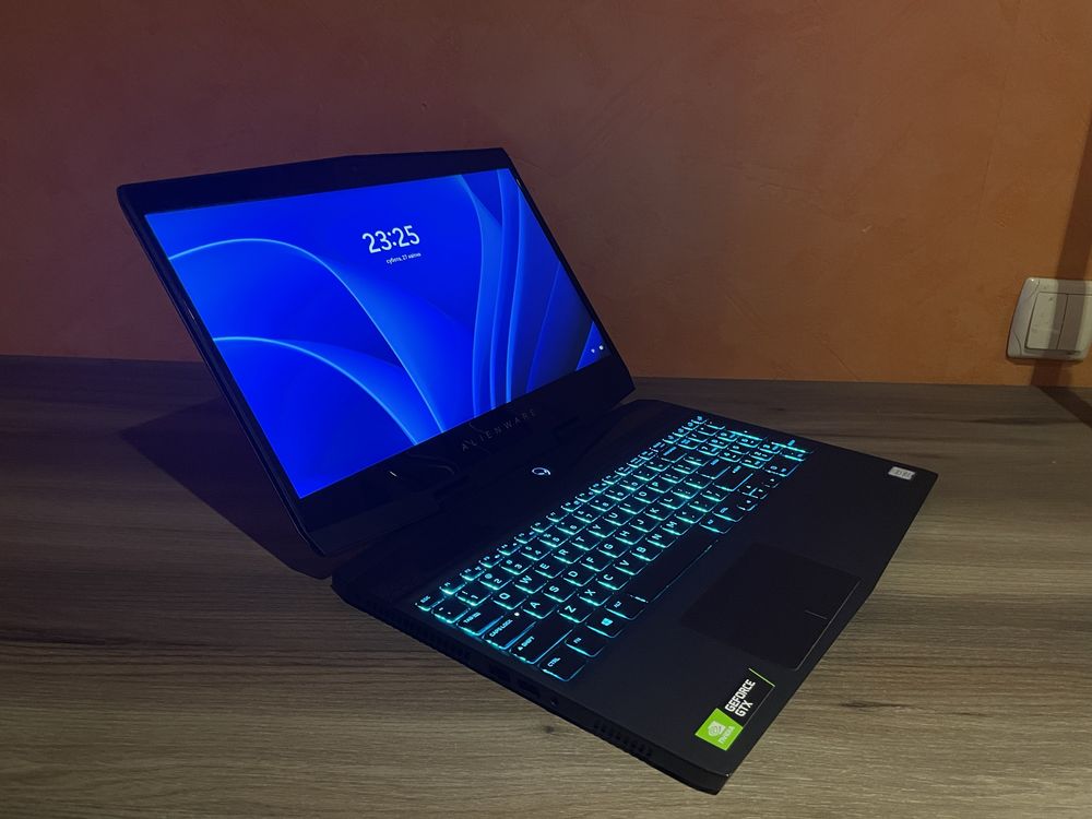 Бюджетний ігровий Alienware M15(I7-8750/GTX1060/SSD+HDD/IPS FHD/16RAM)