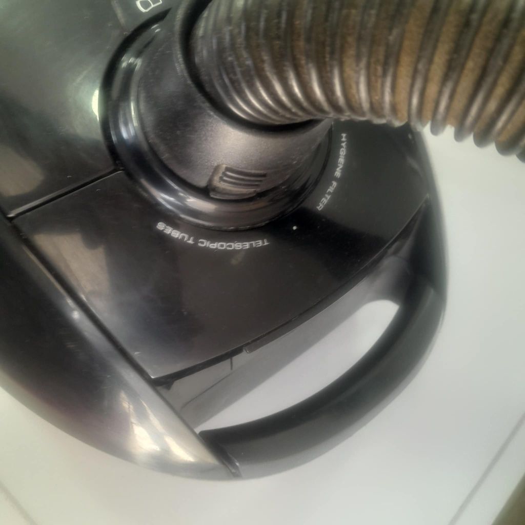 Aspirador marca Aeg
A trabalhar muito bem 35€