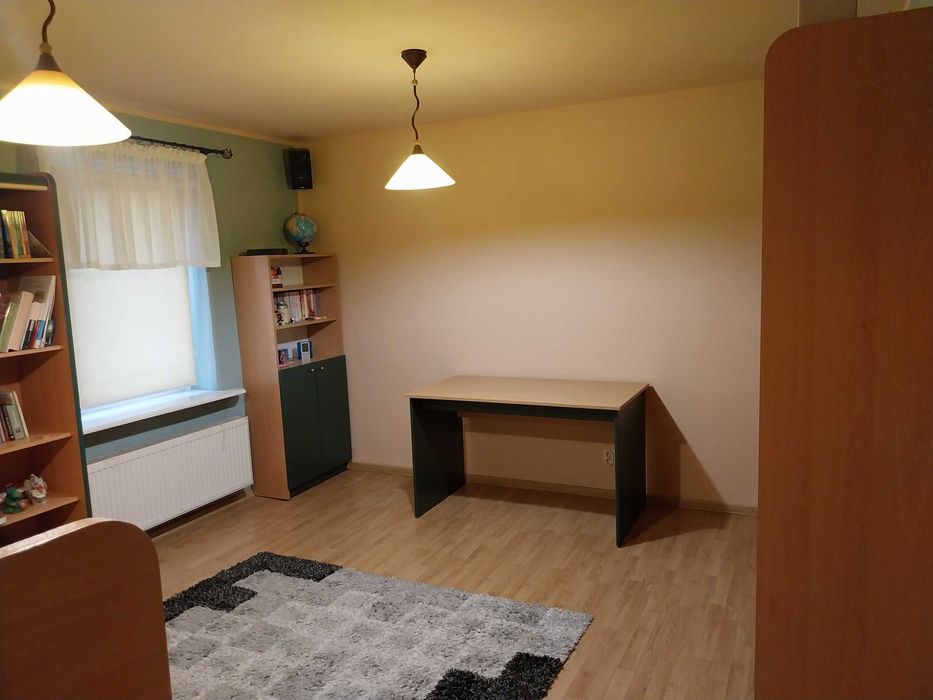 komplet mebli młodzieżowych z łóżkiem i materacem