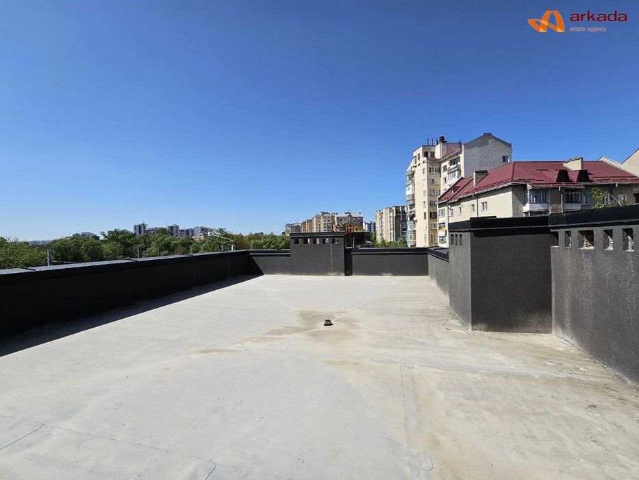 Унікальне комерційне приміщення з терасою  ,вигляд на міське озеро