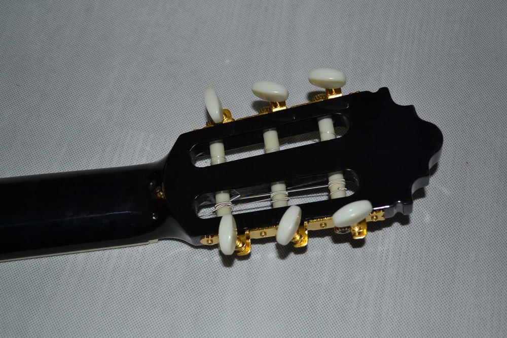 HARLEY BENTON CG200-BK 4/4 nowa gitara klasyczna ustawiona lutniczo