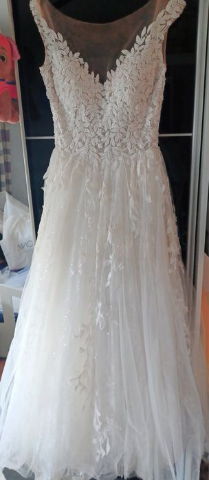 Błyszcząca księżniczkowa suknia ślubna