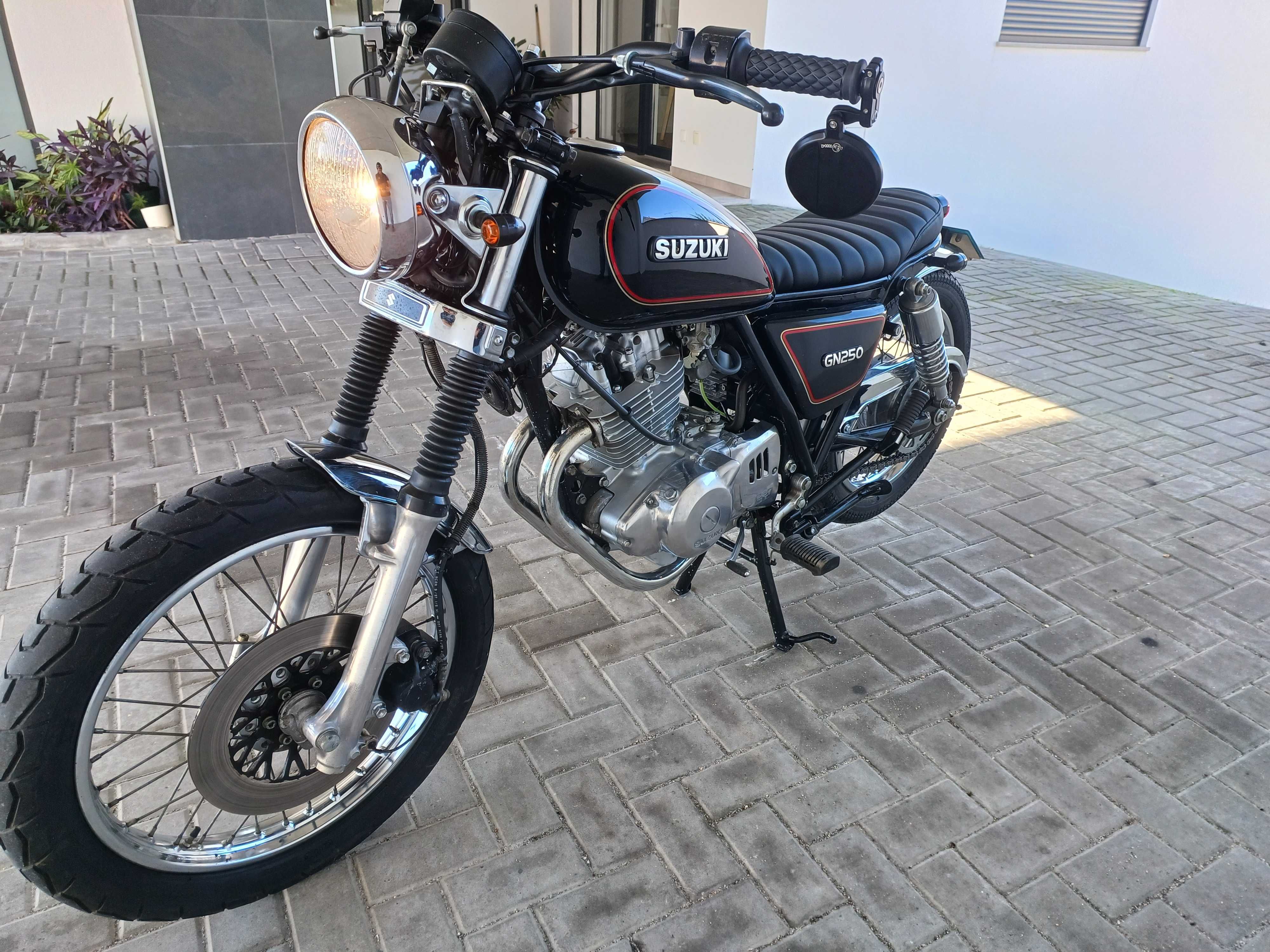 Suzuki GN 250 restaurada