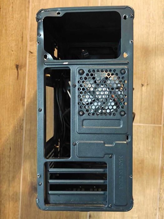 Niewielka i lekka obudowa SilentiumPC Brutus S30 Pure Black (mATX)