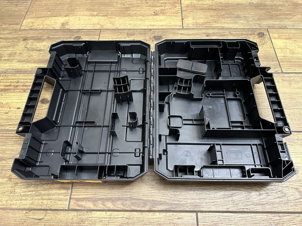 Skrzynka walizka transportowa TSTak DeWalt na piłę szablastą DCS369