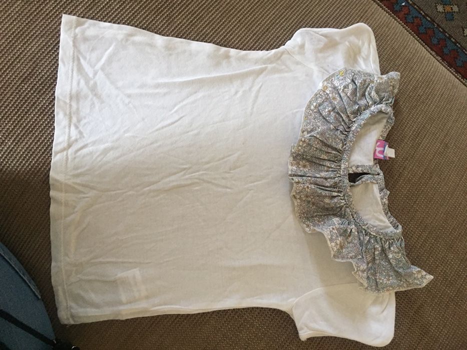 T shirt c gola de flores 2 anos