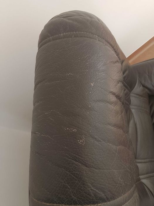 fotel z wysuwanym podnóżkiem, regulowane oparcie, skóra