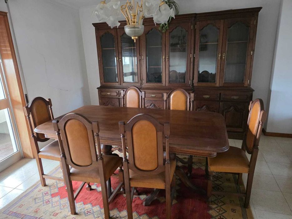 Mobília Sala Completa Mesa, 6 Cadeiras, Cristaleira e Aparador Vintage