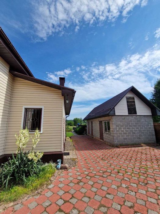 Будинок з власним виходом до озера