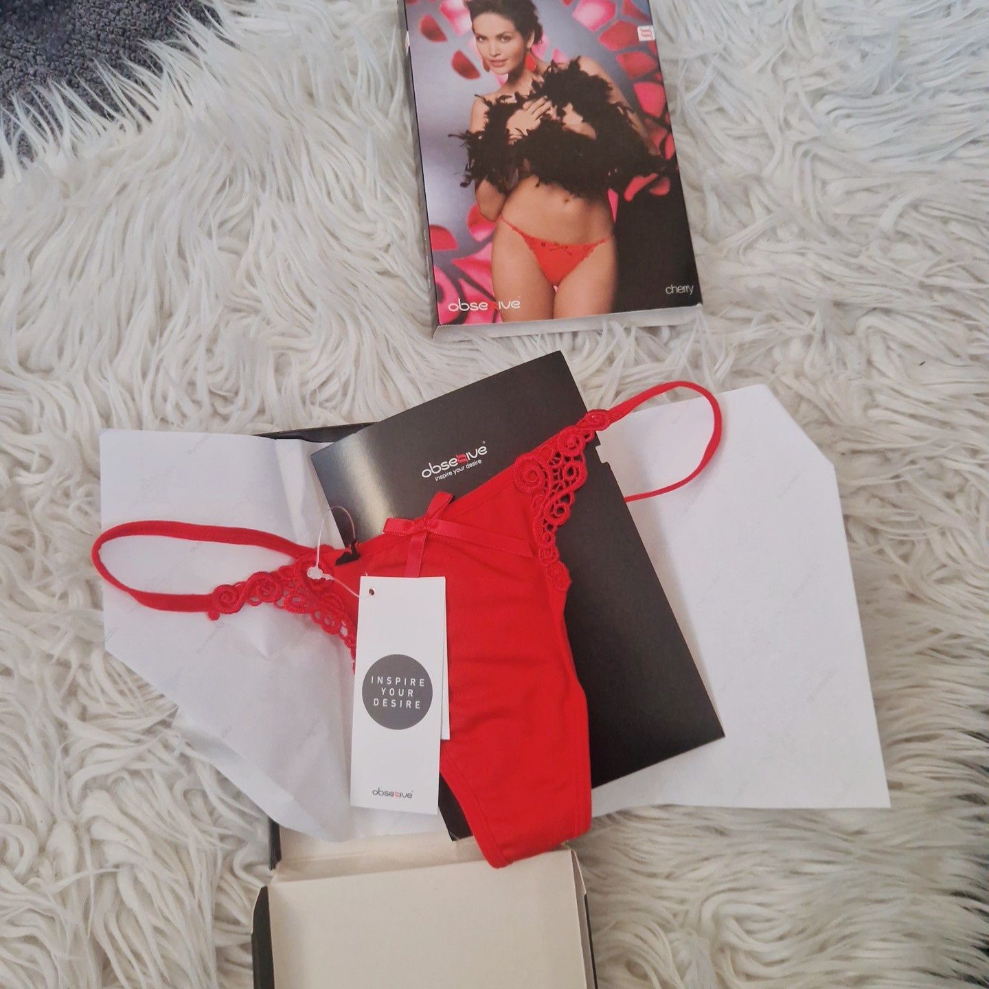 Nowe sexi stringi majtki czerwone z koronką  Obsesive S/M