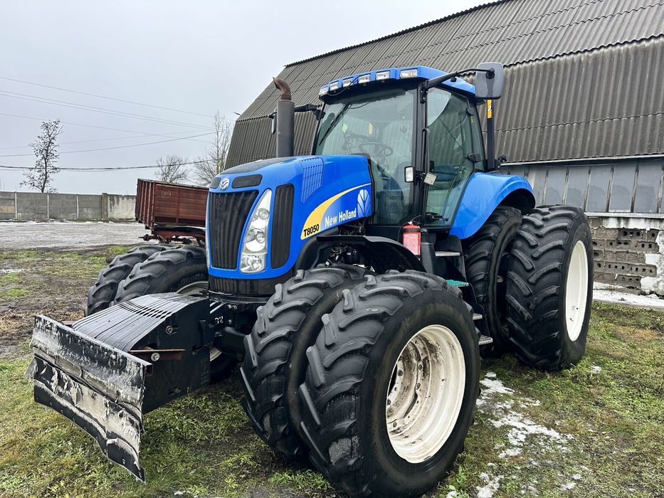 New Holland T8050