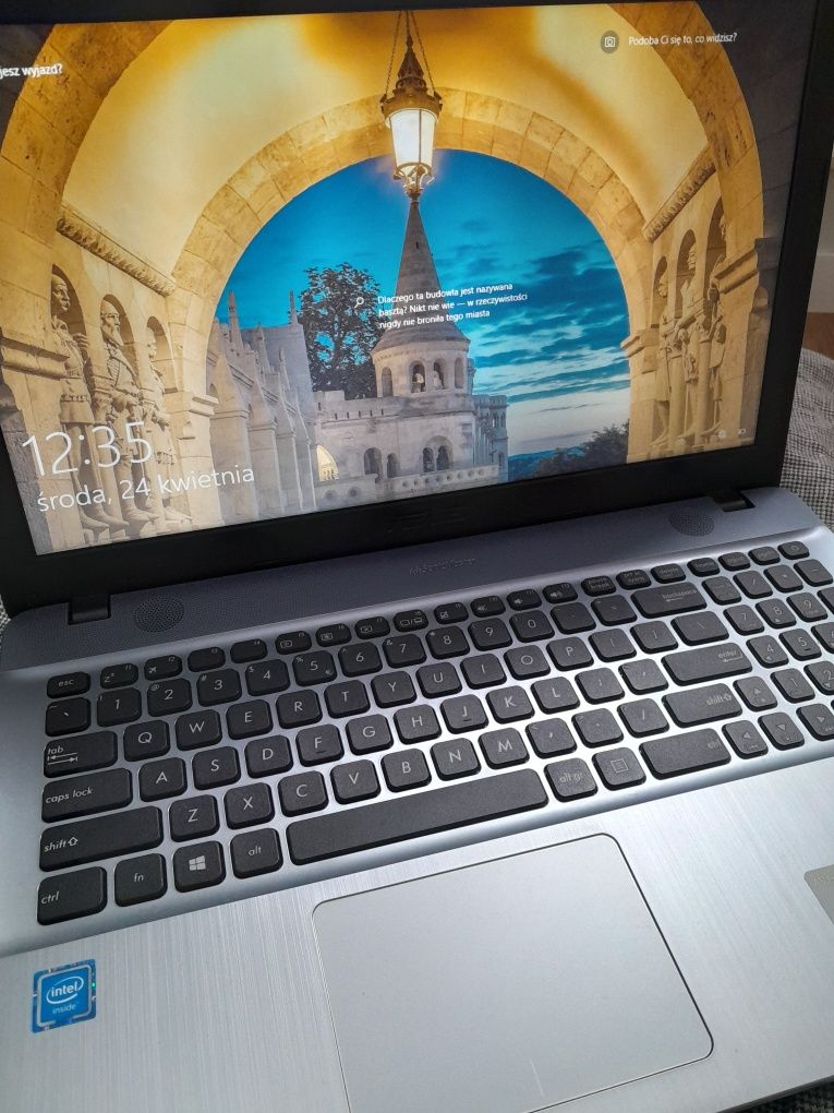 Asus VivoBook Max