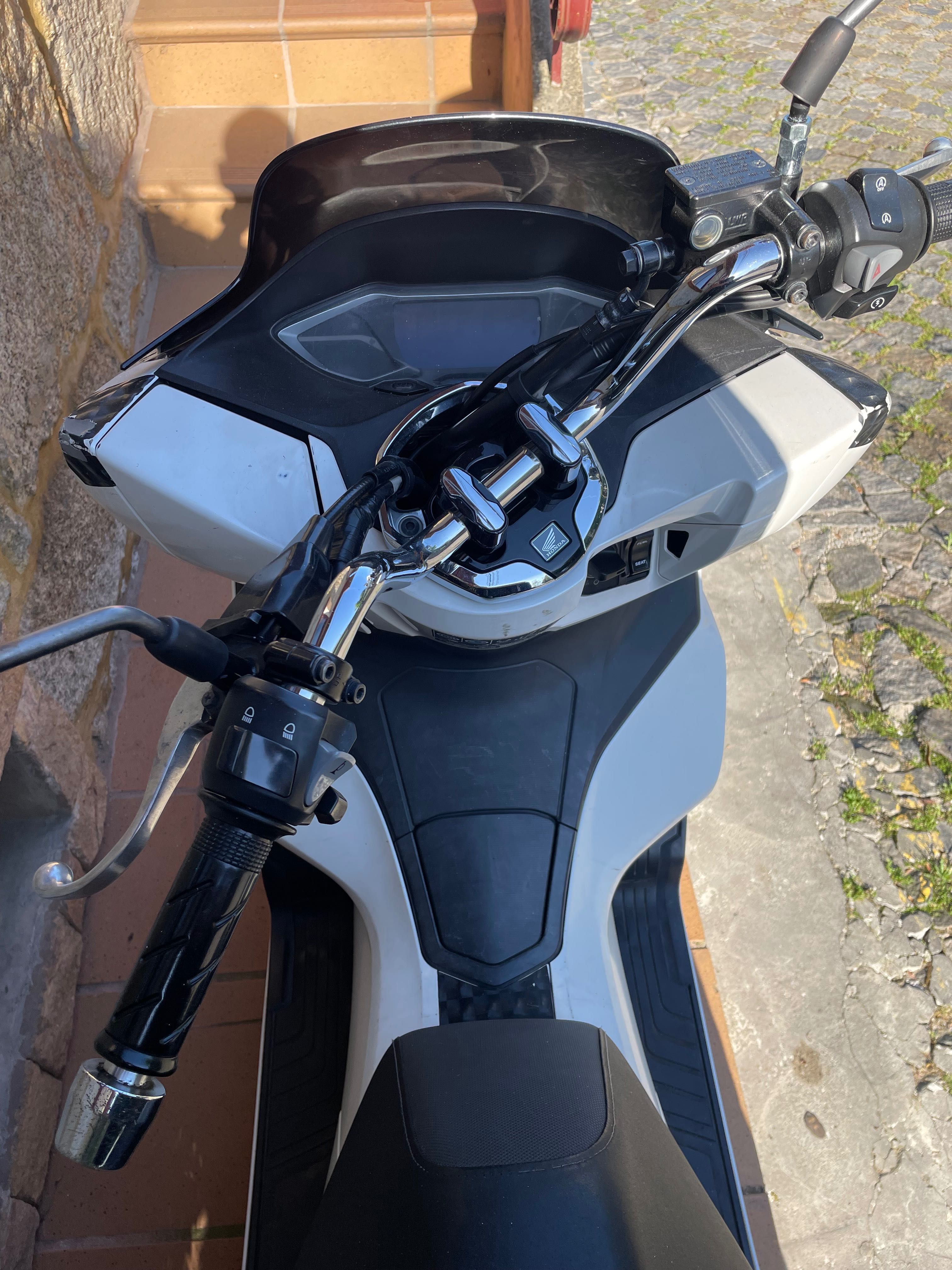 Vendo moto PCX 125. Ano 2022