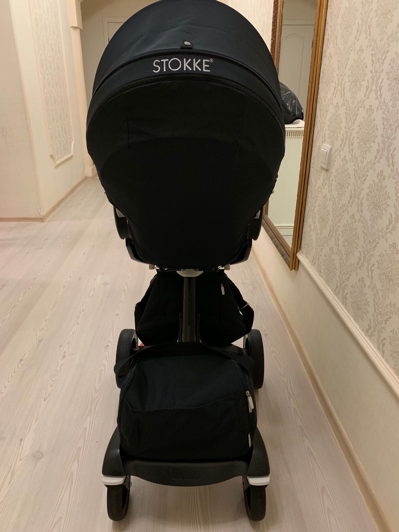 Коляска Stokke True black V4 Limited Edition