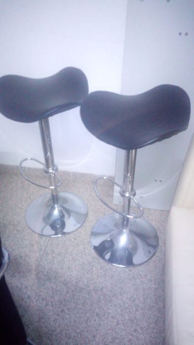 Banco bar em couro com amortecedor