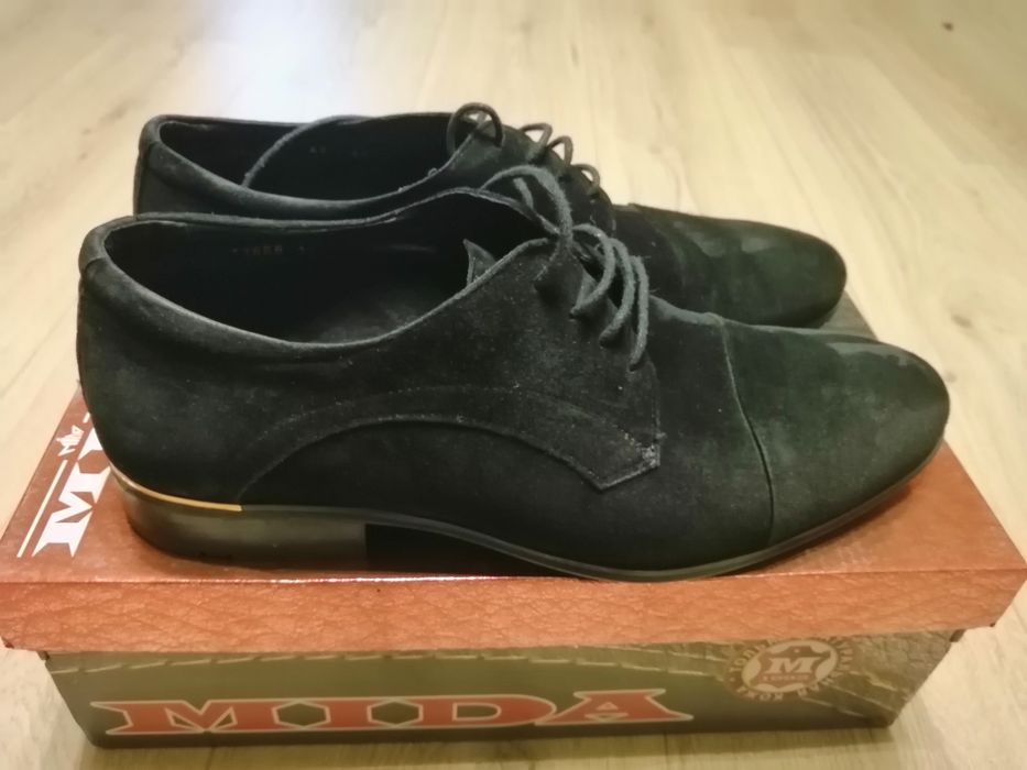 Продам замшеві туфлі  "MIDA"