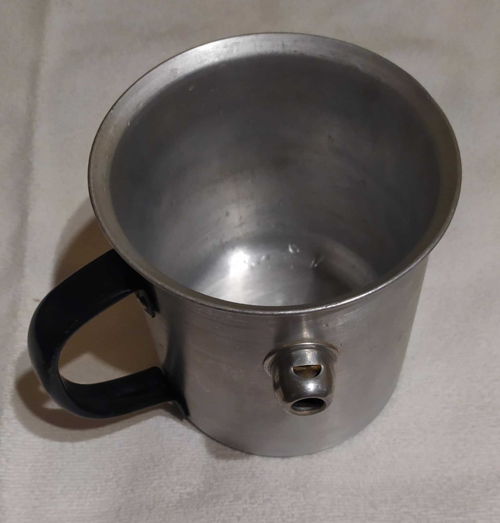 Garnek aluminiowy z gwizdkiem PRL Vintage do gotowania mleka wody