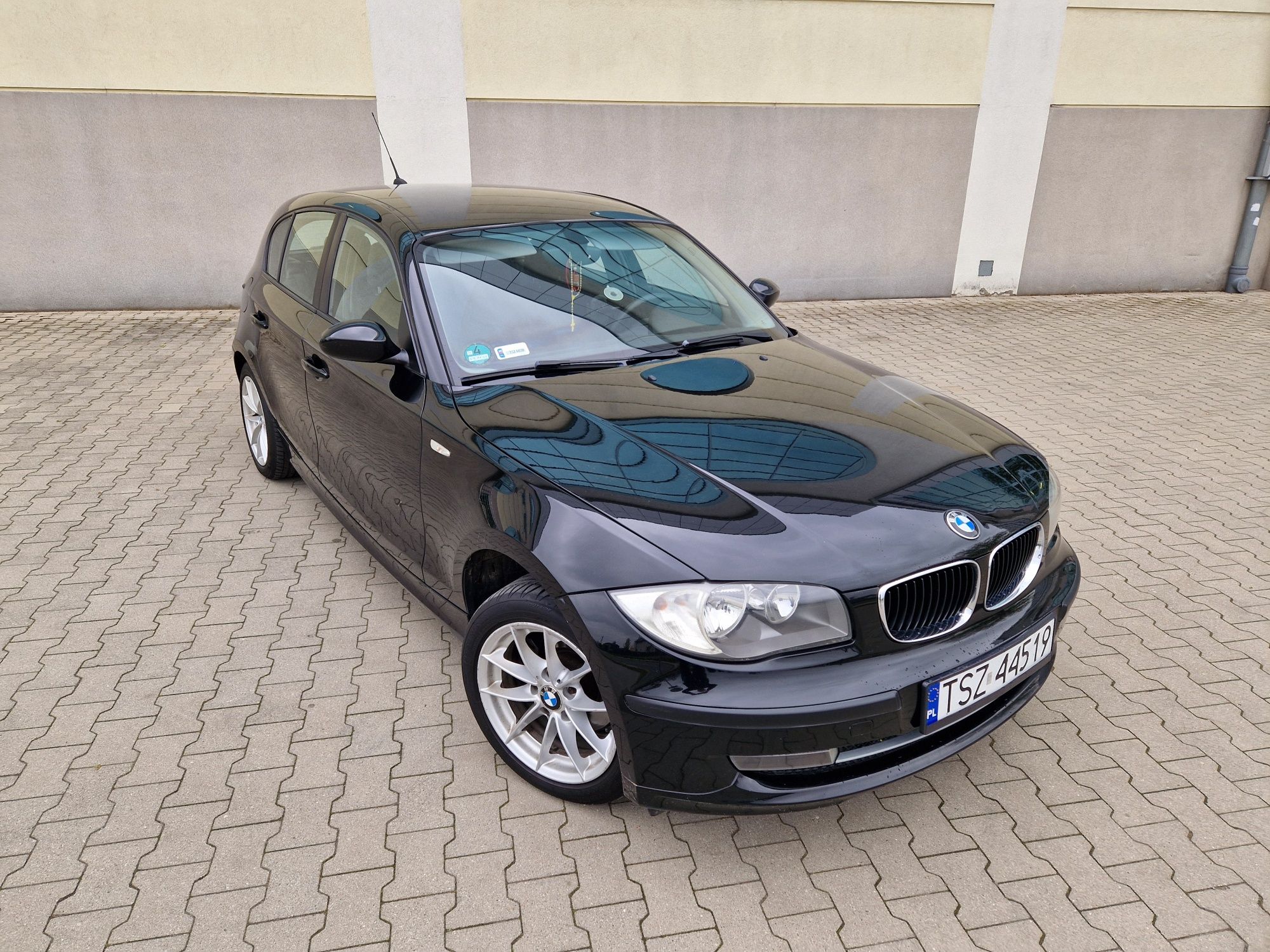 BMW SERIA1 E87 *śliczna czarna* 2008rok LIFT