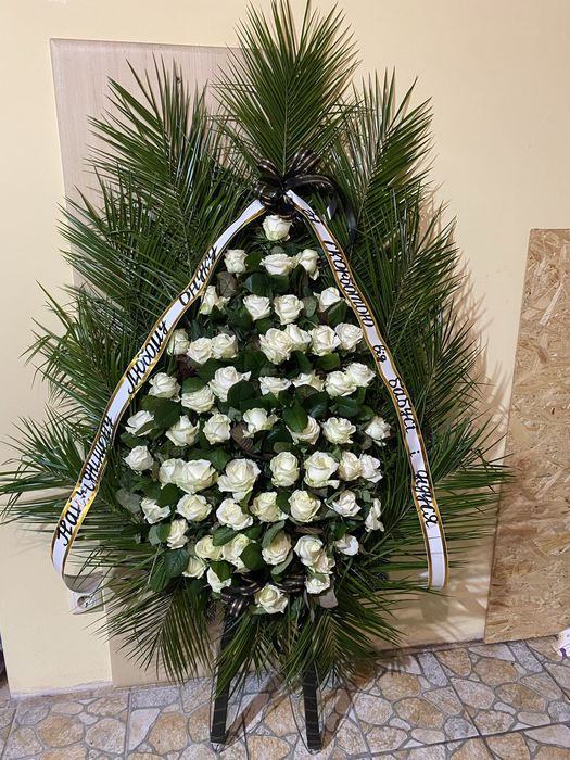 Вінок ритуальний із живих квітів