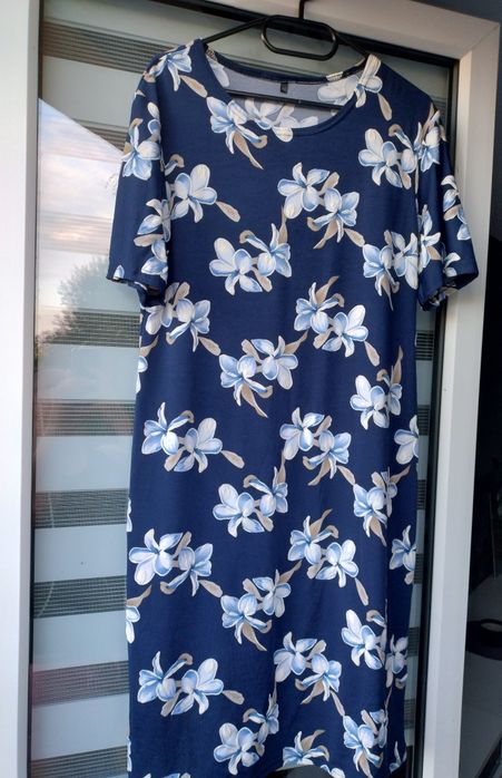 Sukienka w kwiaty rozmiar 46