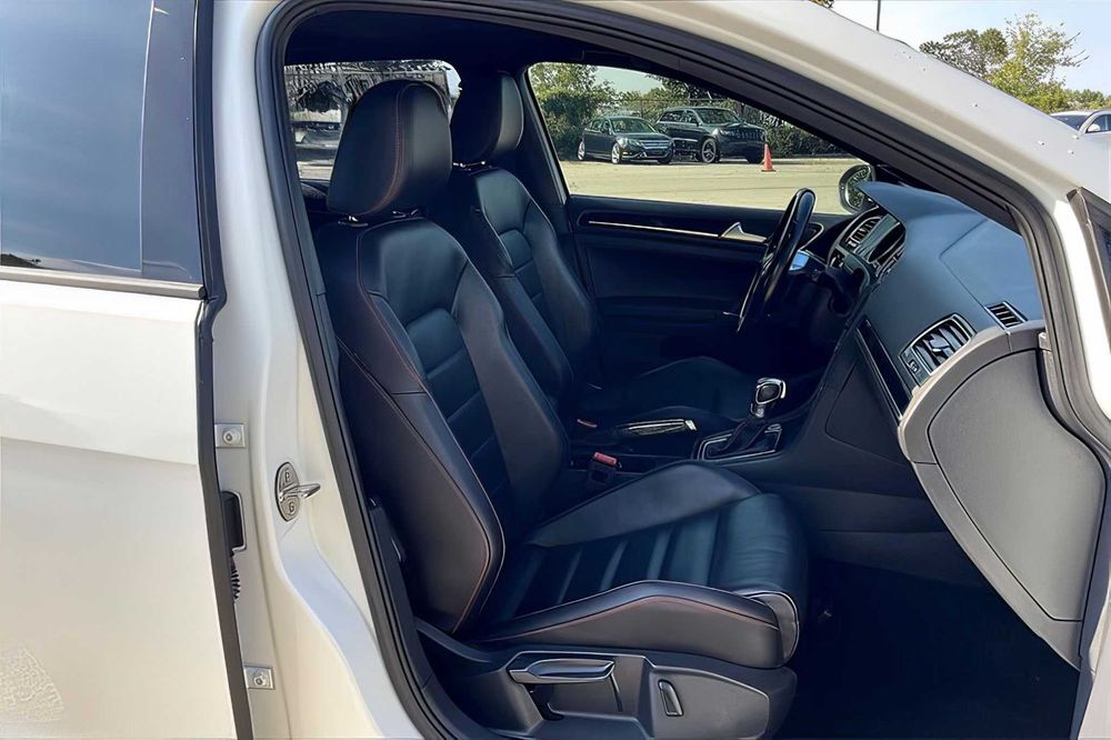 Volkswagen Golf      2017