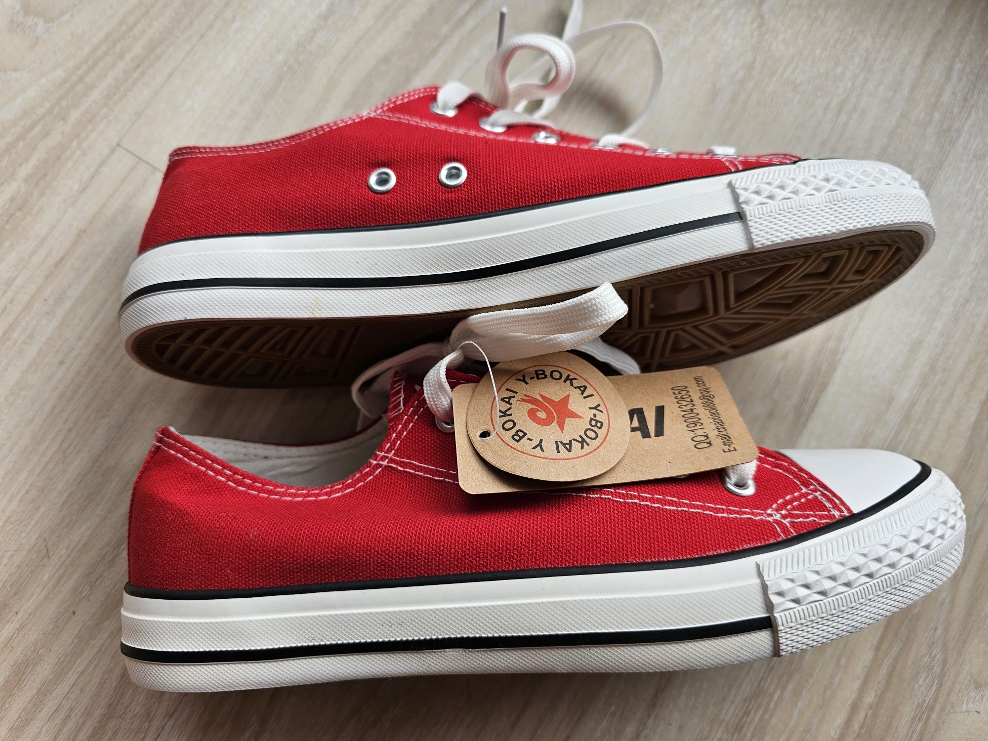 Nowe trampki czerwone rozm 40