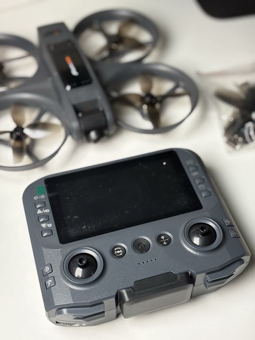 Dron S156 z kamerą i kontrolerem LCD - Fly More Combo