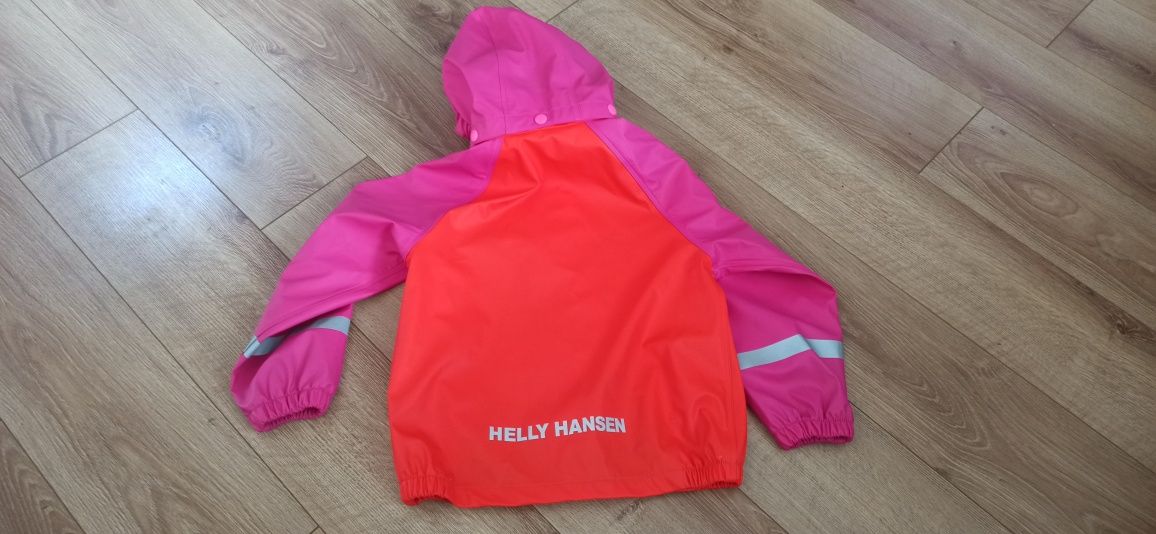 Kurteczka przeciwdeszczowa Helly Hansen. Sztormiak. 110- 5 lat