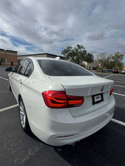 BMW 3 Series 320i      2018
