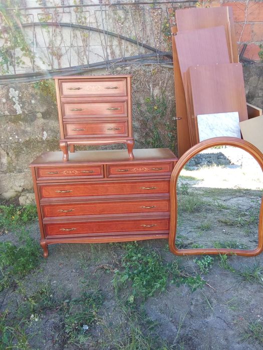 Mesinha de cabeira e comoda