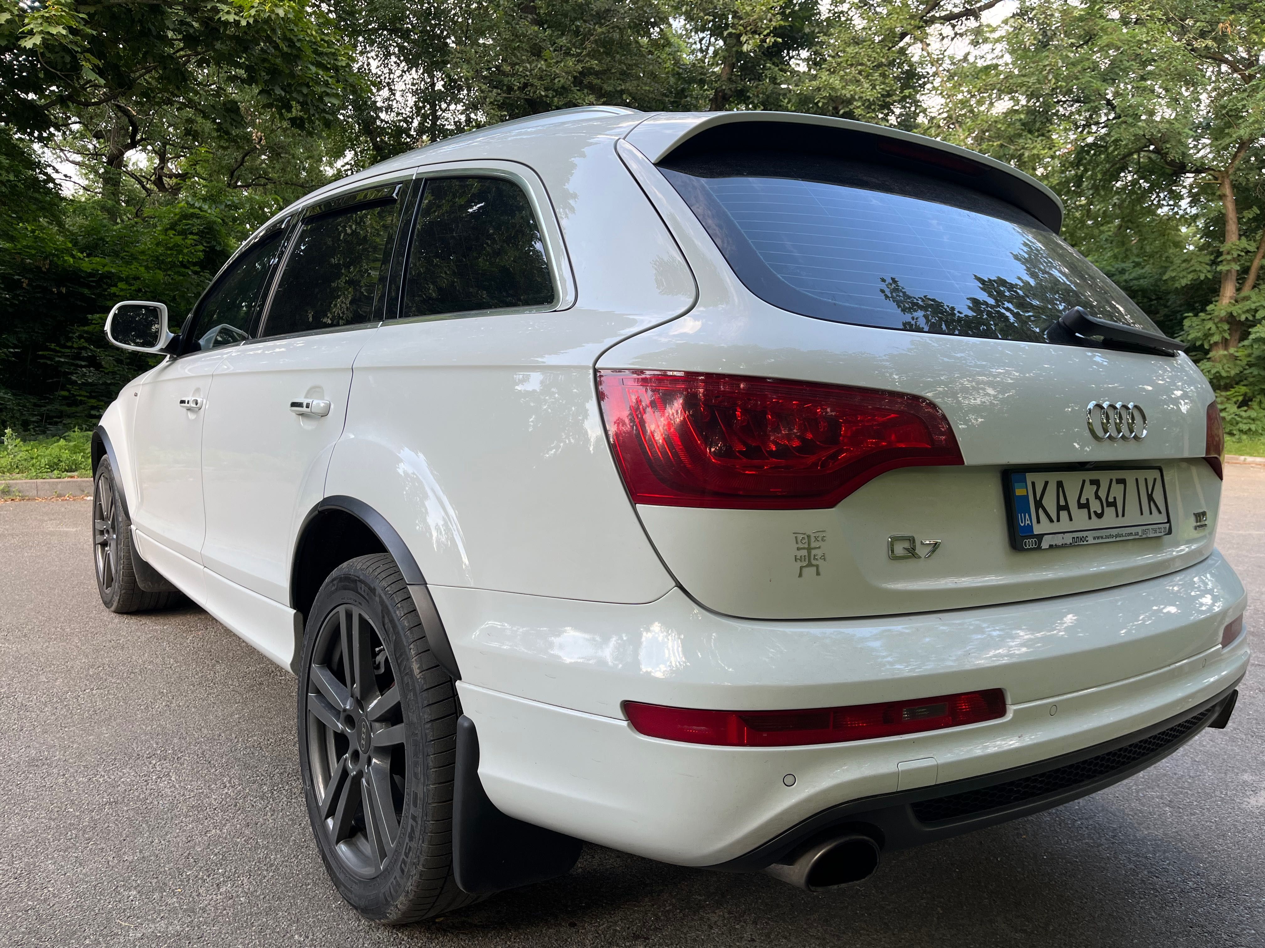 Автомобіль Audi Q7