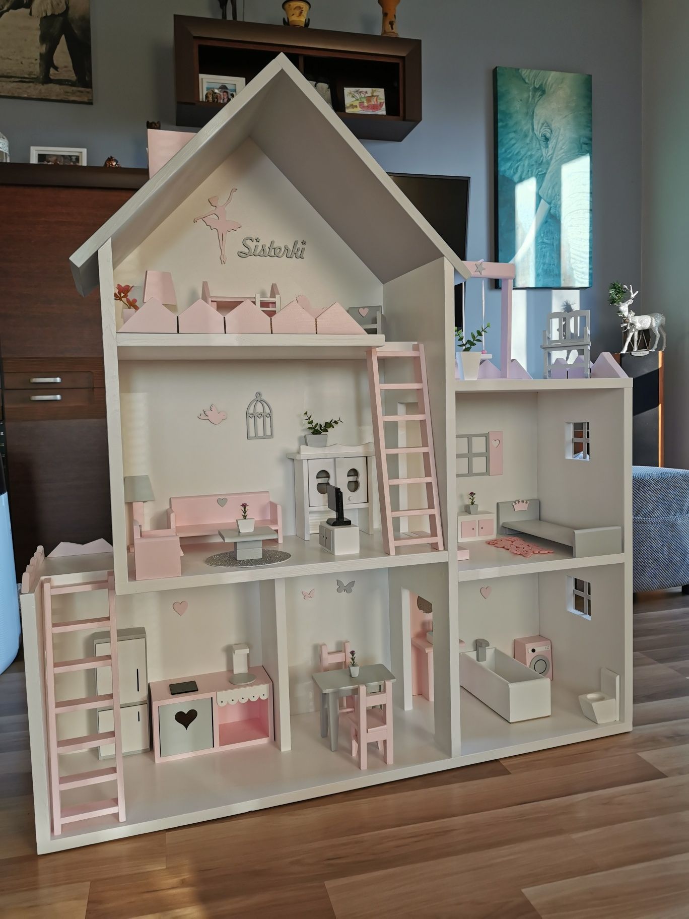 Drewniany domek dla lalek Barbie
