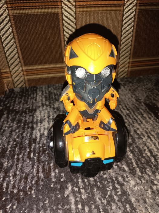 Итерактивный танцюючий Бамблбі Трансформер Dance Hero ABC