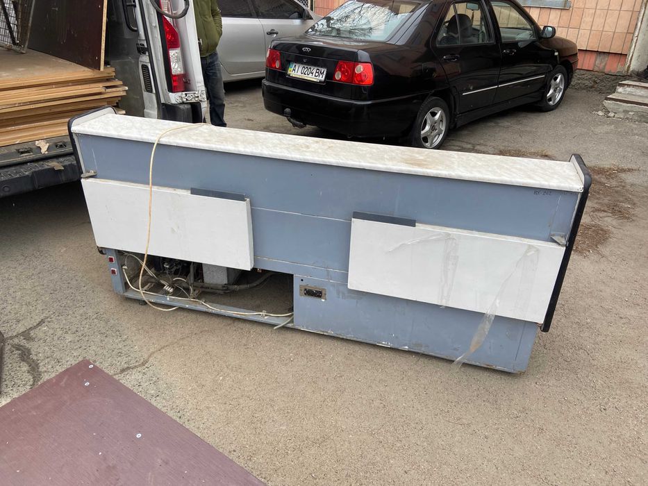 Вітрина холодильна торгова