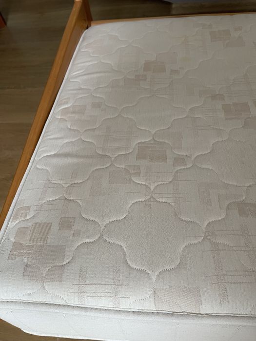 Łózko drewniane z materacem 200x90 jak nowe