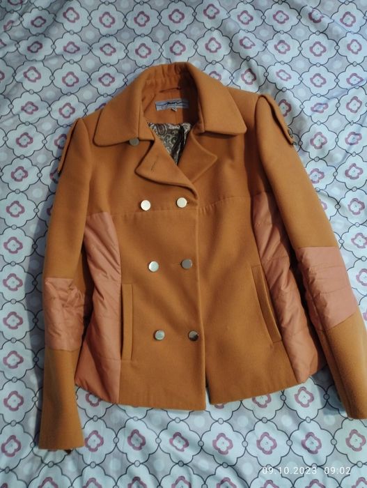 Жакет осінній в гарному стані