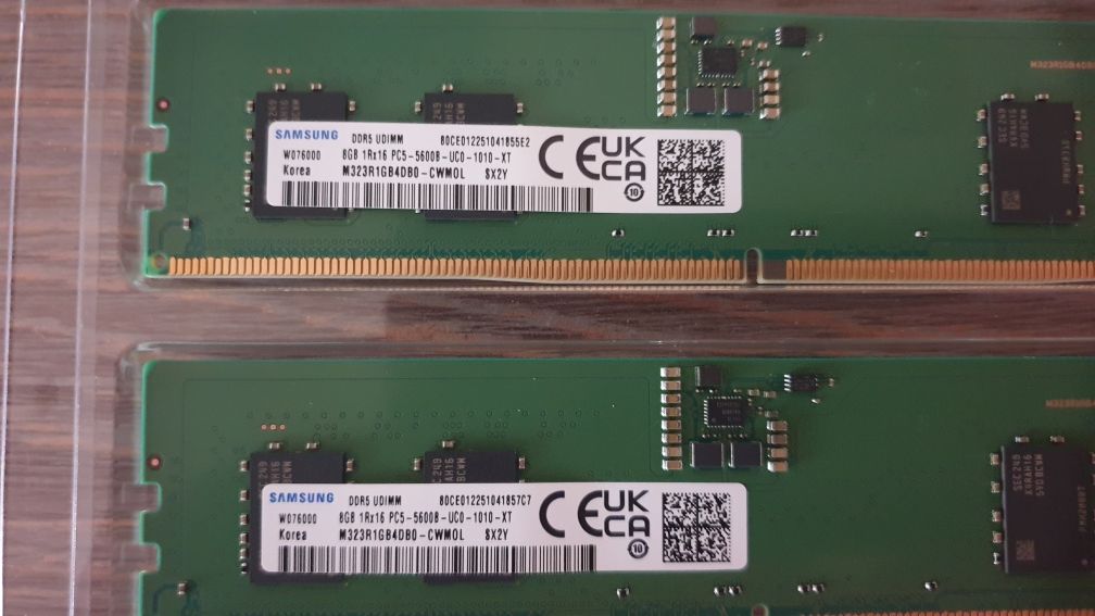 Оперативна пам'яті  Samsung DDR5 8GB 5600Mhz (M323R1GB4DB0-CWM) є 2 шт