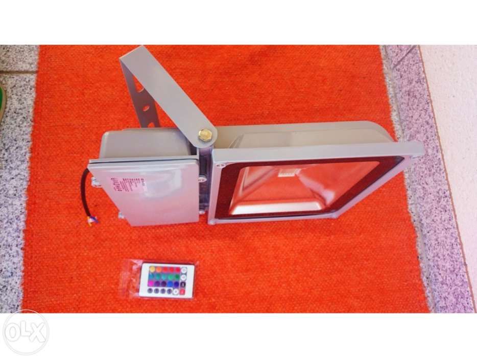 Projector led de 100w rgb - novo c/ comando