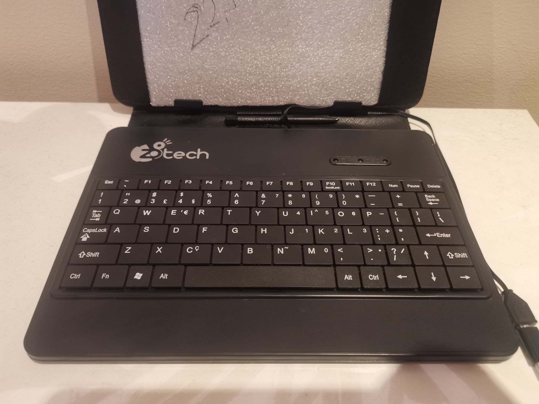 Capa com teclado para Tablet
