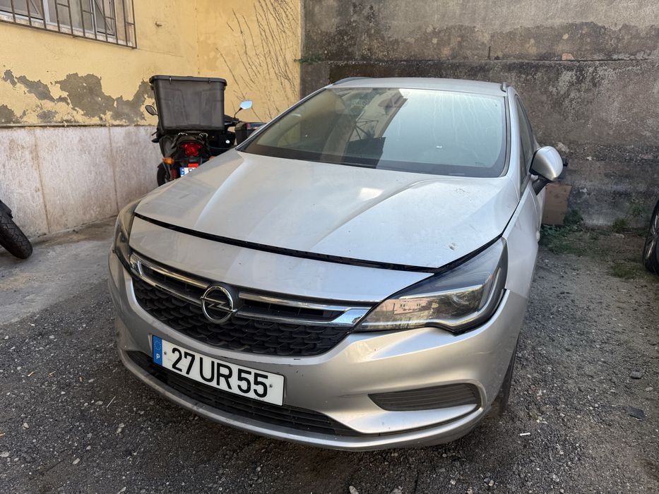 Carrinha com motor avariado
