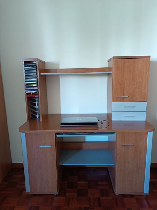 Secretaria de ótima qualidade como Nova!