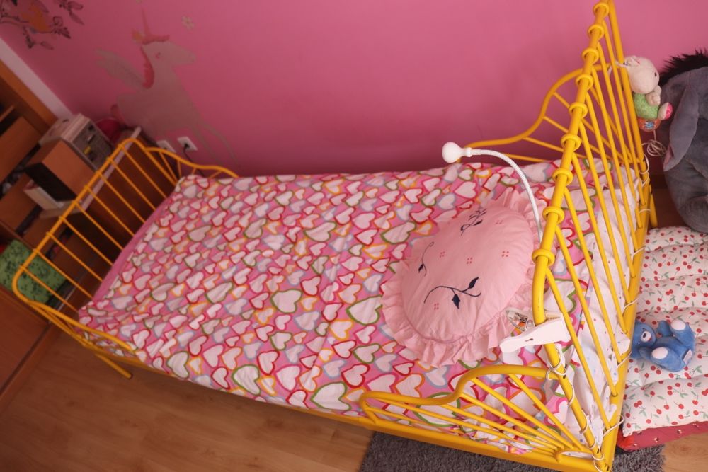 Cama de criança e colchão extensíveis